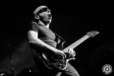 Photo : © Mat Ninat | Sujet : Joe Satriani | Date : 2015-09-24 | Lieu : Le Grand Rex, Paris, France.