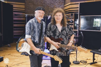 Jean-Claude Rapin et Fred Chapellier avec leurs guitares au studio Besco, pendant les sessions Hendrix Legacy.